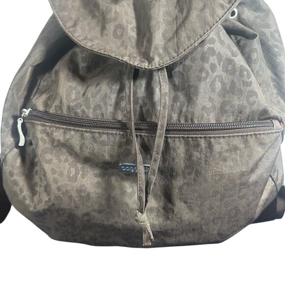 Baggallini Brown Leopard Nylon Backpack Travel Tote Bag - Picture 2 of 9
